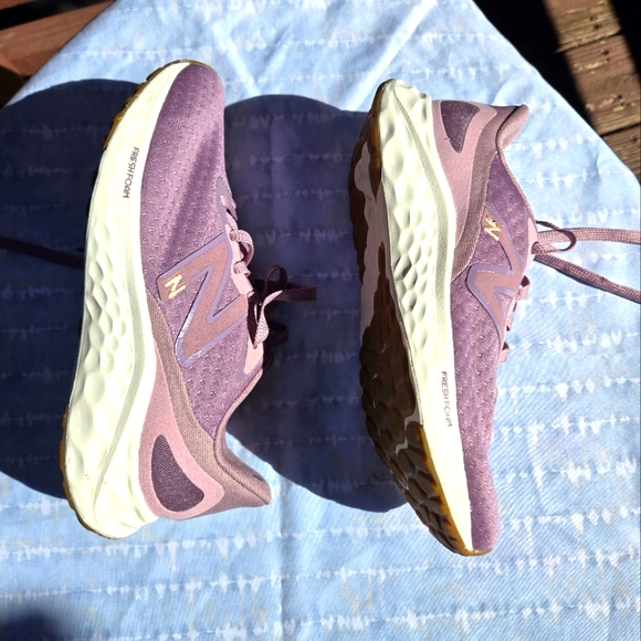 New Balance Women's Mauve Athletic Shoes **missing insoles** - Picture 2 of 6